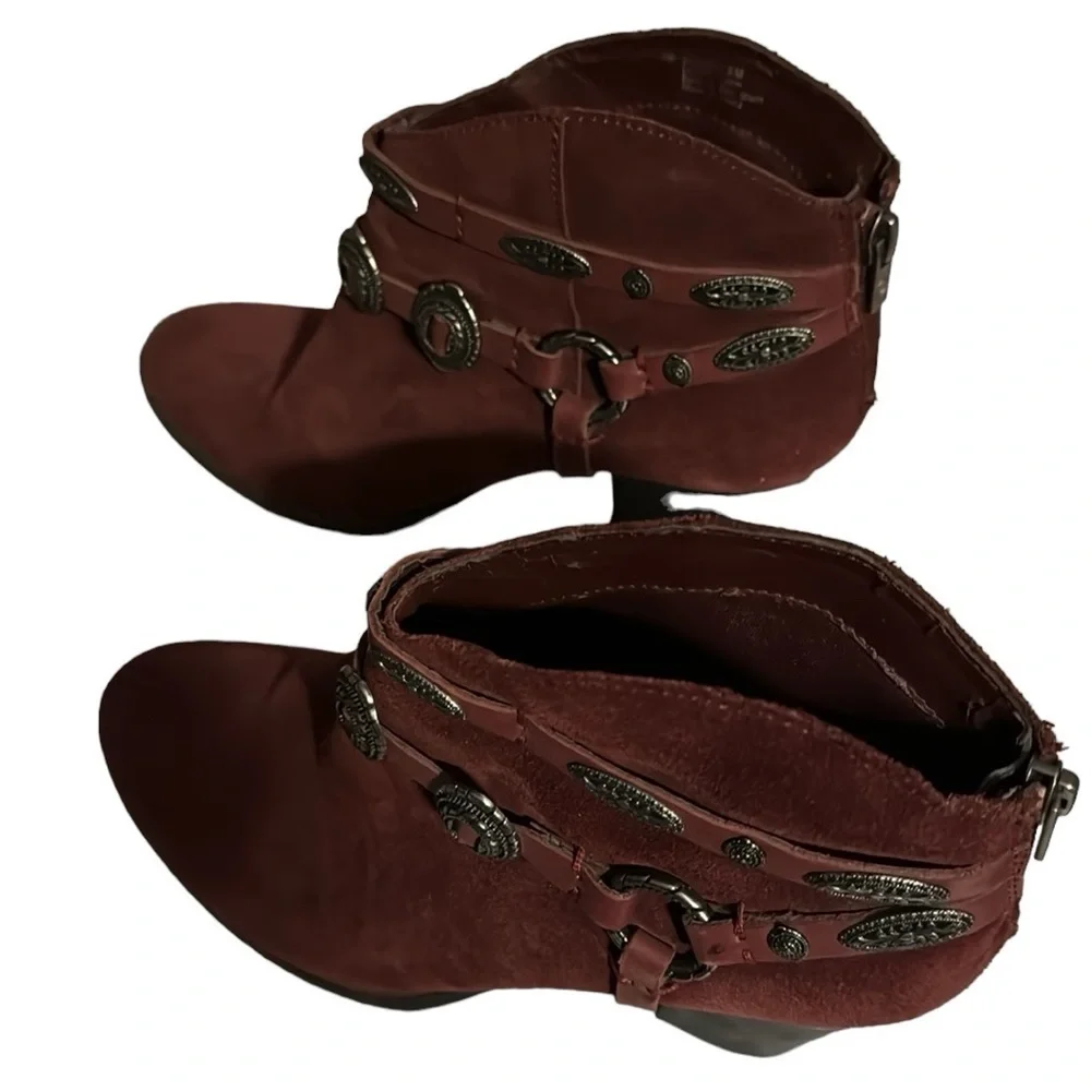 REBA Zabrina burgundy suede back zipper cabochon detailing booties boots Sz‎ 9